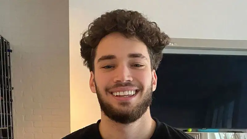 Adin Ross Net Worth His Rise and Journey to Streaming Fame